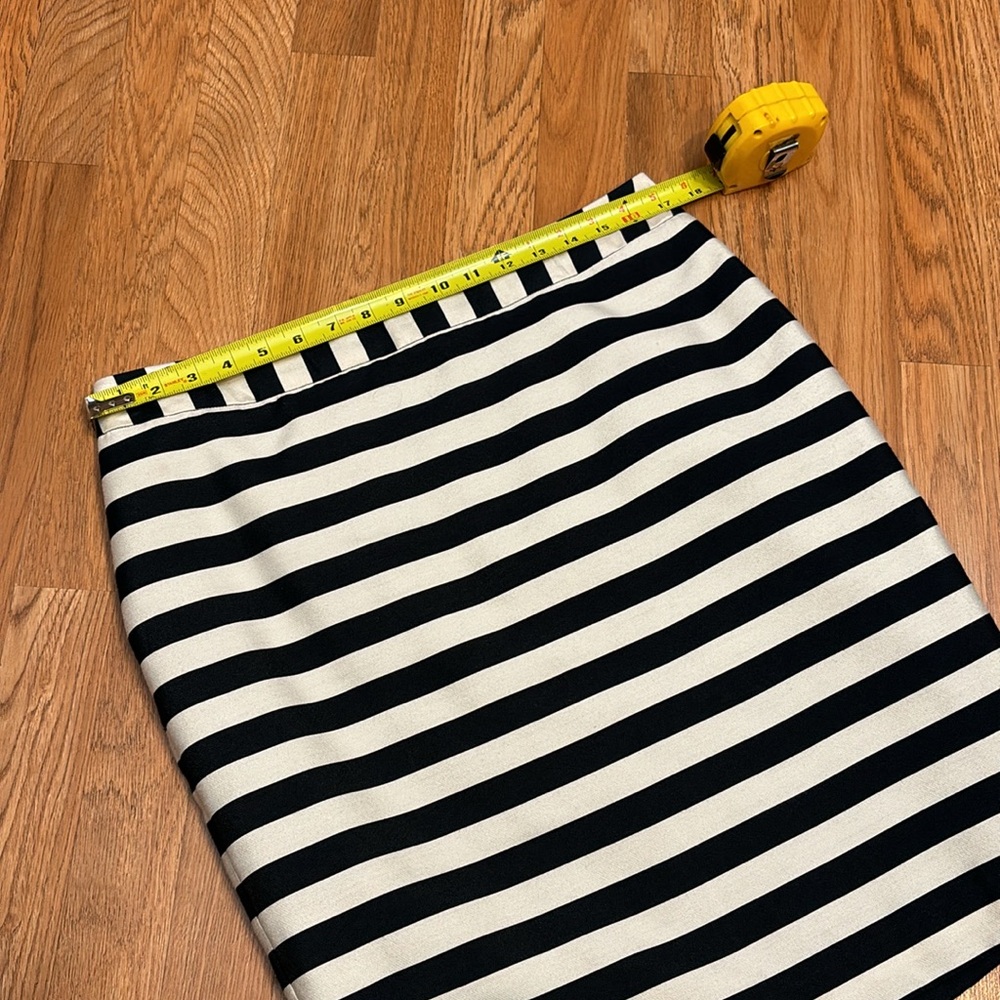 Worthington, black/white stripe retro/casual pull on pencil mini skirt. Size 10. - Picture 15 of 17
